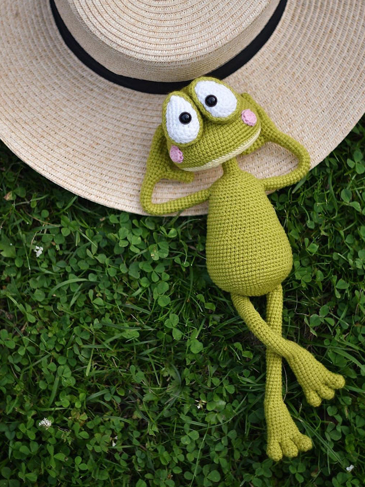 Amigurumi cute summer frog on vacation, PDF crochet animal pattern