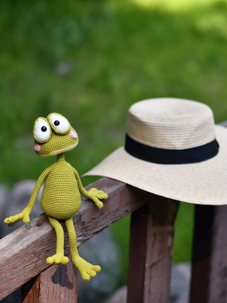 Amigurumi cute summer frog on vacation, PDF crochet animal pattern